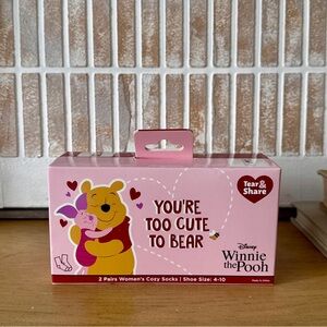 NWT Winnie The Pooh 2 Pairs Women’s Cozy Crew Socks You’re Too Cute To Bear Box